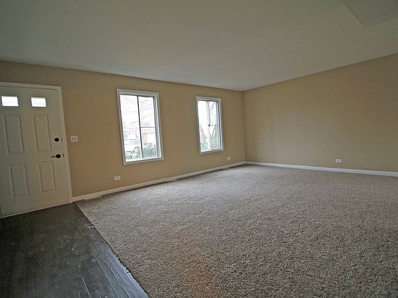 2nd image of 821 W Appletree Ln
