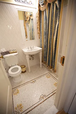 Rented by David H. Kim, LREB | media 23