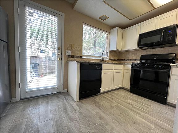 4th image of 2808 Grants Lake Blvd Unit 304
