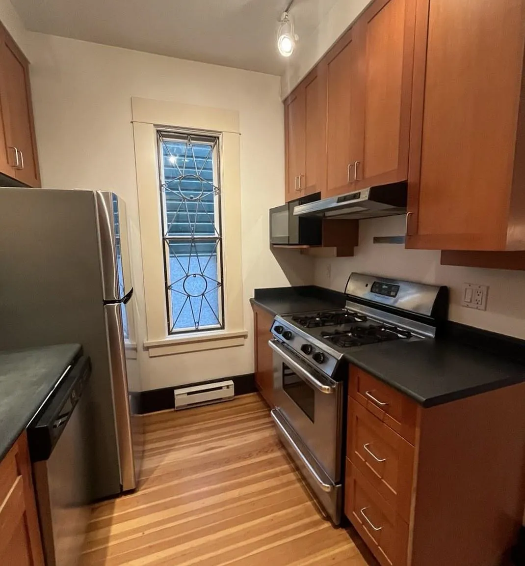 2 bed, 820 sqft, $3,300 — Photo 3