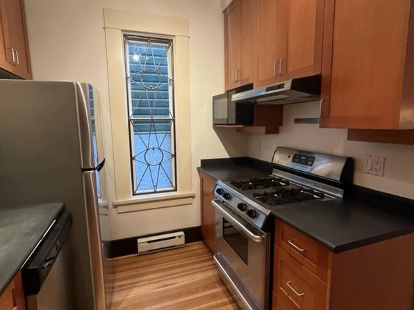 2 bedroom rental in Vancouver — photo 3