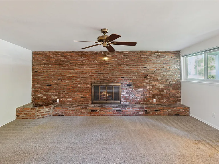 203 Tanglewood Rd — Photo 9