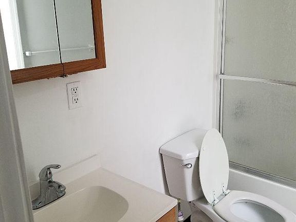 2nd image of 7 Circle Dr