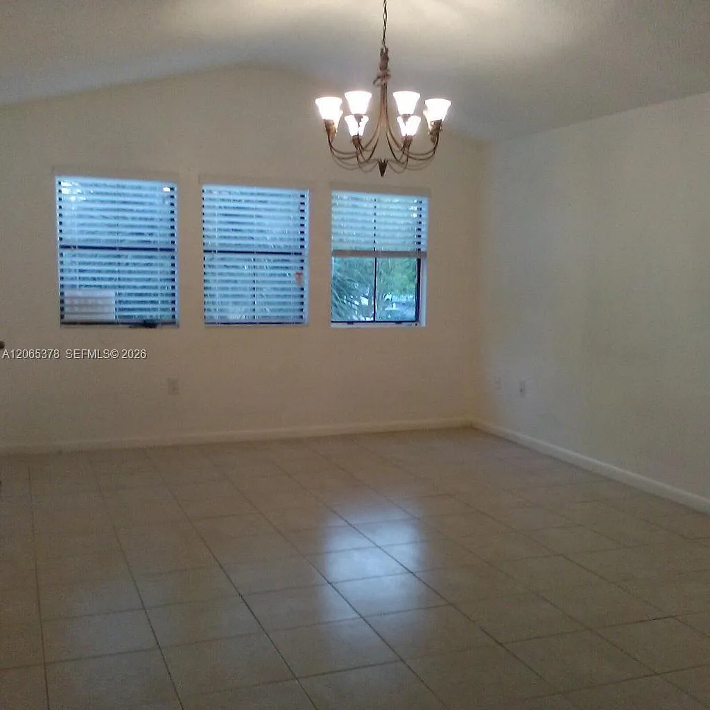 Biscayne Beach Club Condo — Photo 4