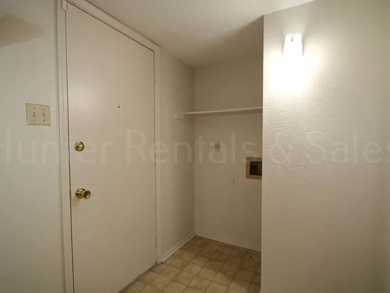 1905 Meadowbrook Dr — Photo 21