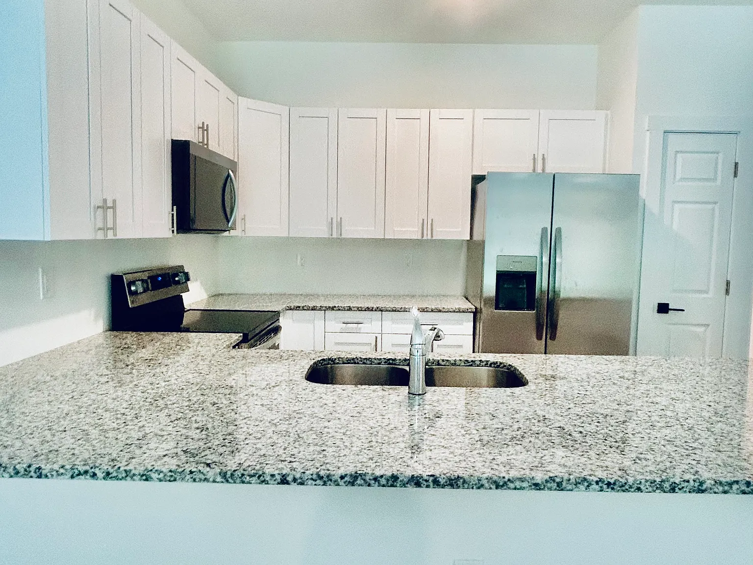 Beautiful 3/2 duplex — Photo 4