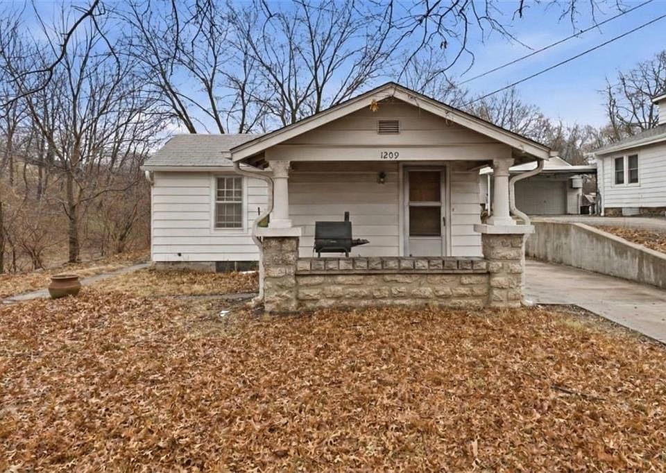 1st image of 1209 S Spring St