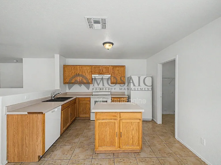 1004 E Cowboy Cove Trl — Photo 6
