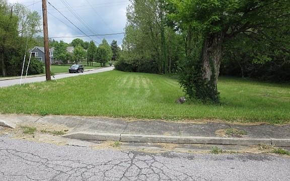 5th image of 690 Caden Ln