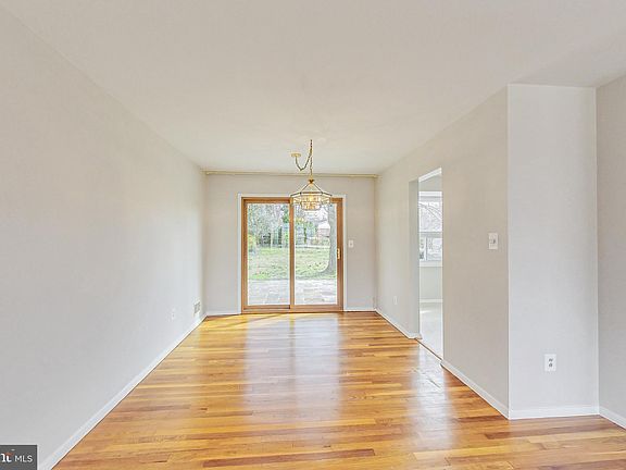 3rd image of 3506 Stark St