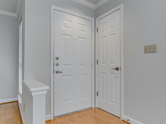5th image of 2516 Cranbrook Ln APT 12