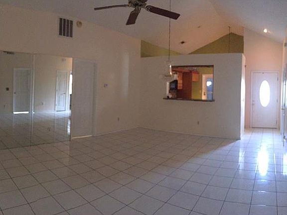5th image of 310 Chicago Woods Cir