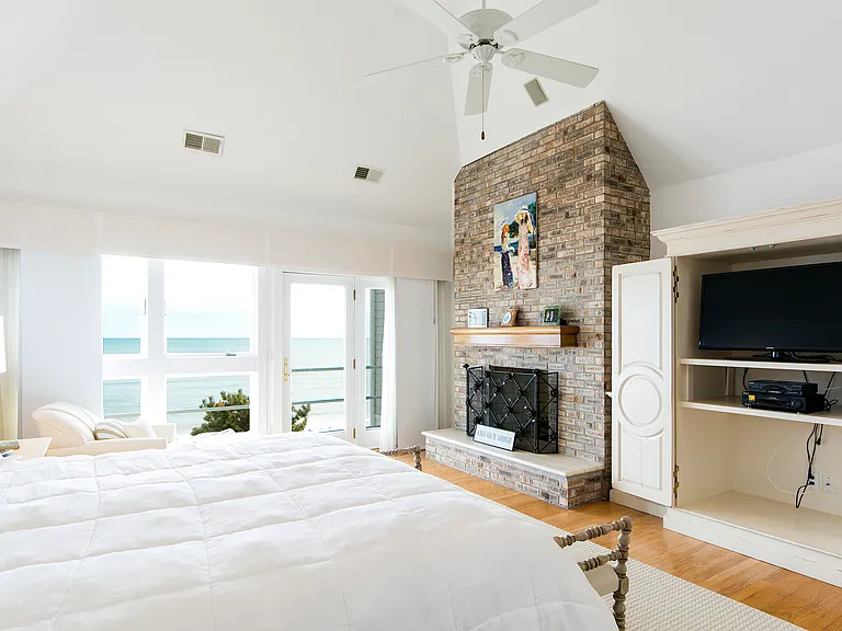 390 Old Montauk Hwy — Photo 14