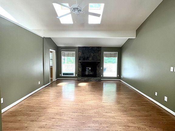 4th image of 220 Driftwood Ln