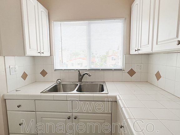 5th image of 3531 1/2 Park Blvd