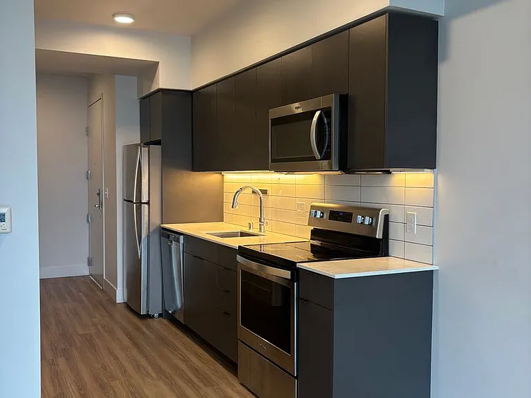 Adell Apartments — Photo 31