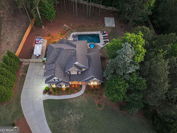 3rd image of 4018 Silverstone Dr