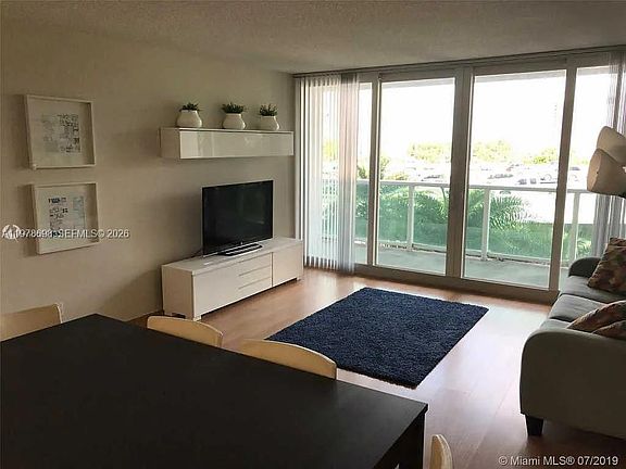 4th image of 100 Bayview Dr APT 302