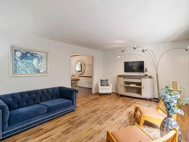 3345 Sharon Cir — Photo 2