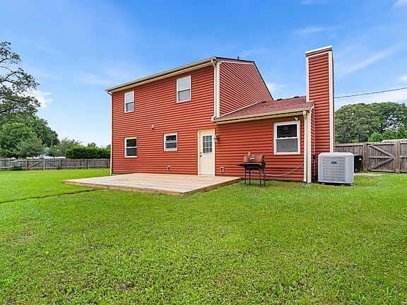 3rd image of 3423 Club House Rd
