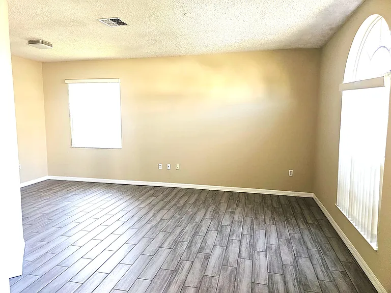 9935 Shadow Creek Dr — Photo 4