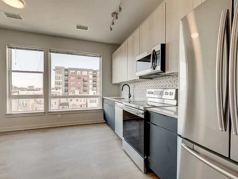 115 W Hamburg — Photo 34
