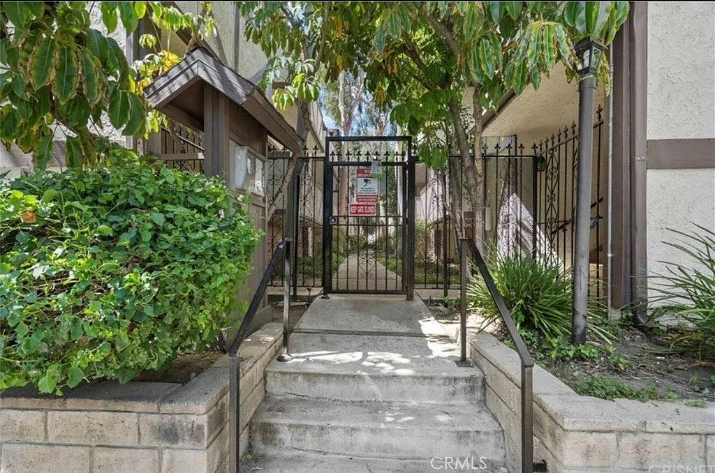 2 bed, 1025 sqft, $2,800 — Photo 1