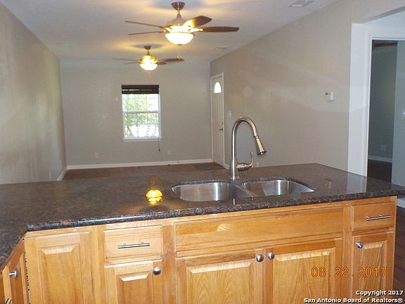 4th image of 1712 Thorain Blvd
