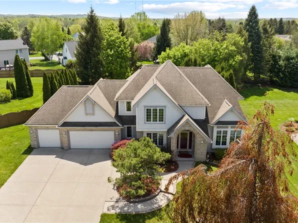 23 Sunberry Dr, Penfield, NY 14526