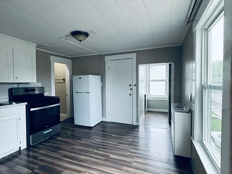 40 Amherst St #10 — Photo 3