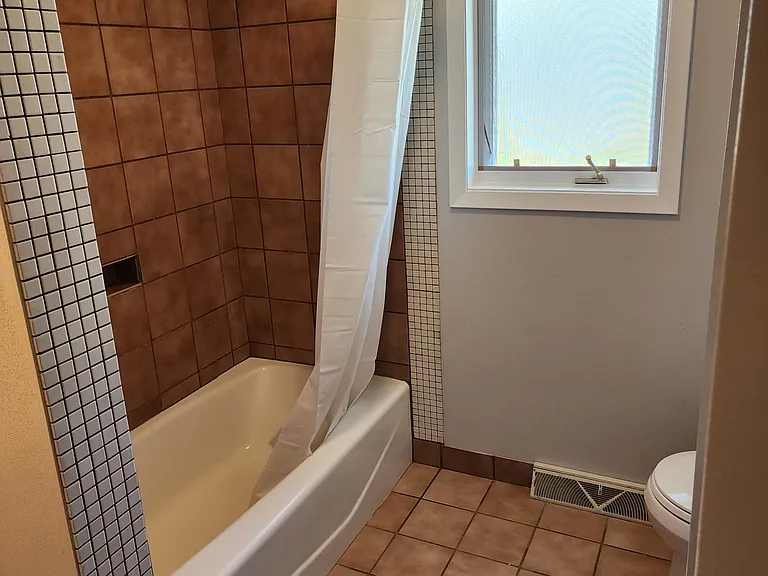 2084 Lake Shore Rd — Photo 14