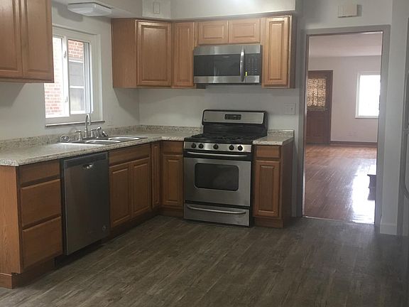 4th image of 3163 Indianola Ave