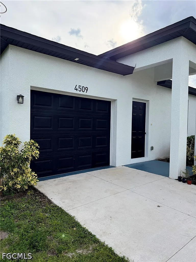 3 bed, 2.0 bath, 1175 sqft, $1,800 — Photo 3