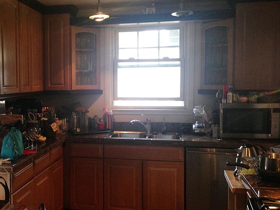 4th image of 1768 Holly Ave