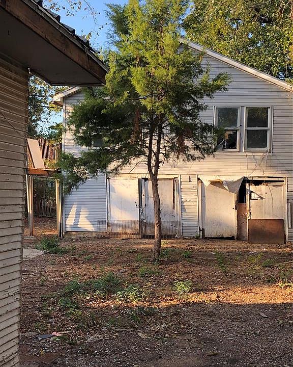 2nd image of 2721 Meadowbrook Dr