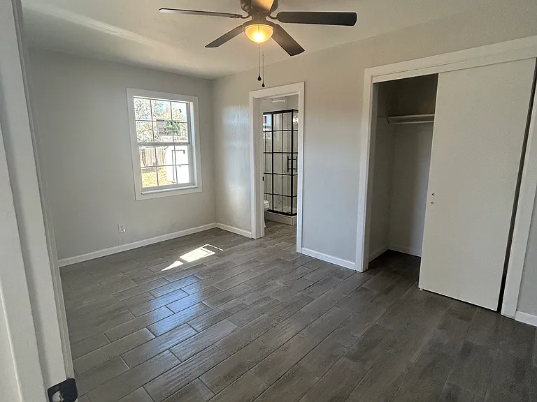 1202 W 20th St — Photo 9
