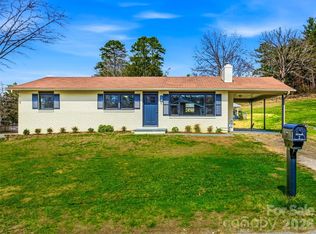 2 Oakland St, Weaverville, NC 28787