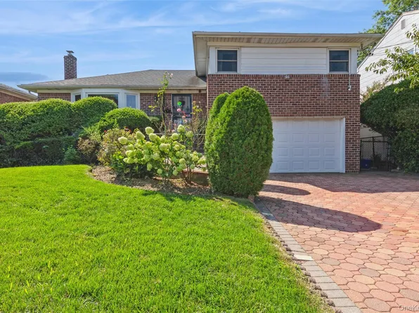 786 E Carl Avenue, Baldwin, NY 11510