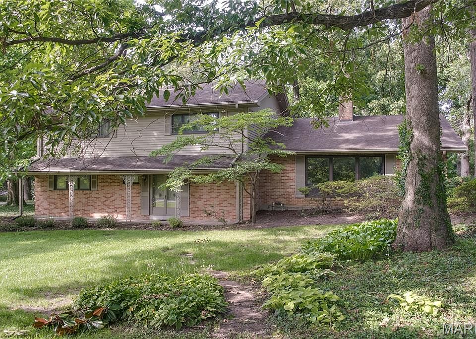 1st image of 103 Frontenac Frst