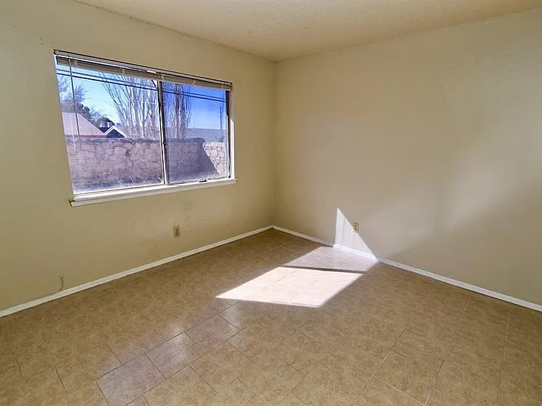 6925 Escondido Dr #B — Photo 25