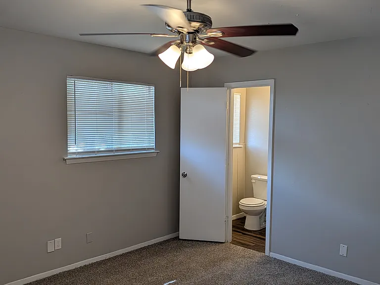1820 Warren Ln — Photo 15