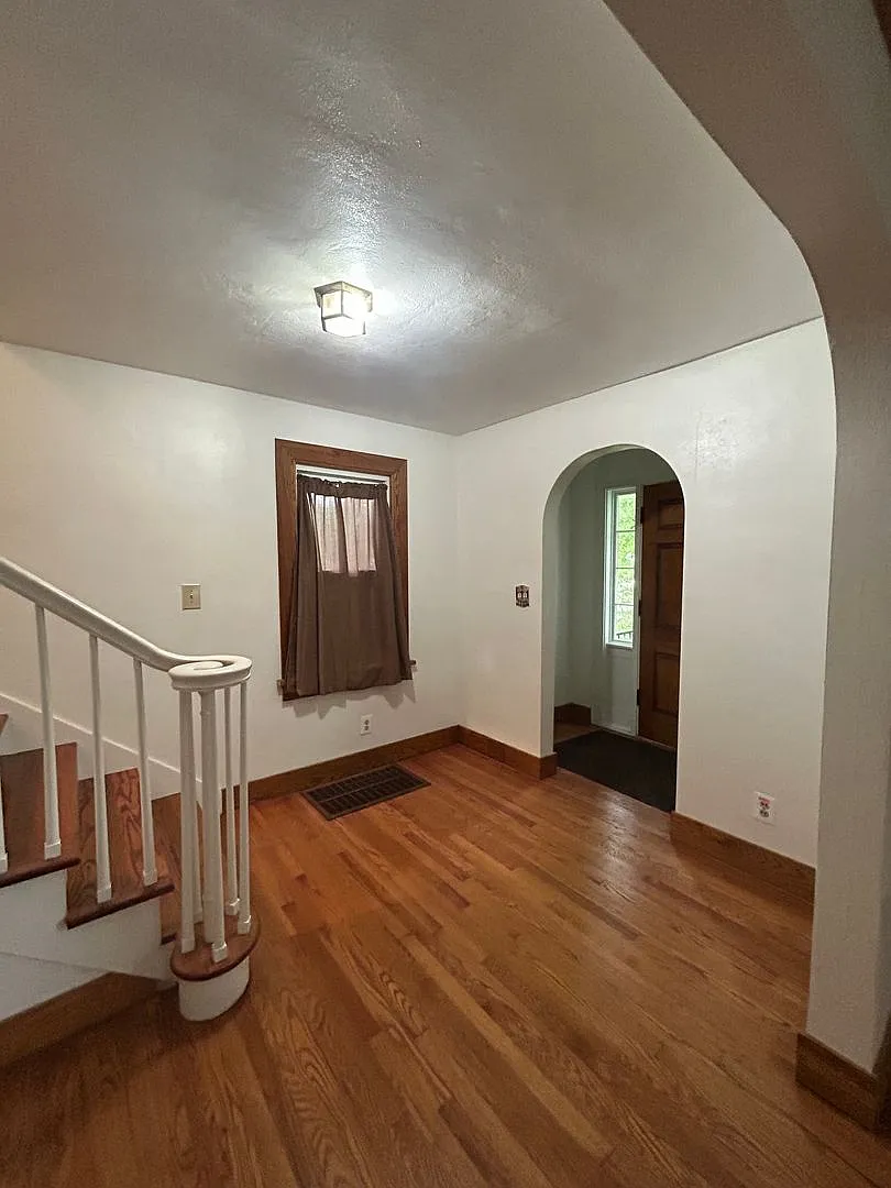 4 Bedroom House On Campus (Available For 3 Students) — Photo 3