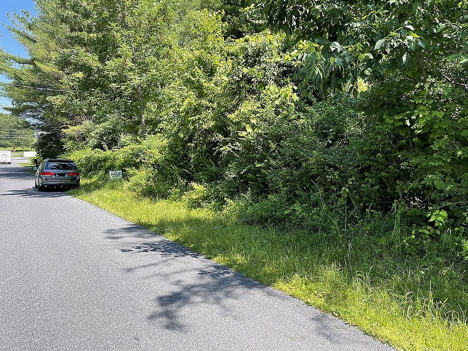 1st image of Pine Hollow Dr