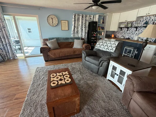 1A Parrot Pl, North Fort Myers, FL 33917