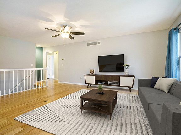 4th image of 53228 Pine Brook Dr