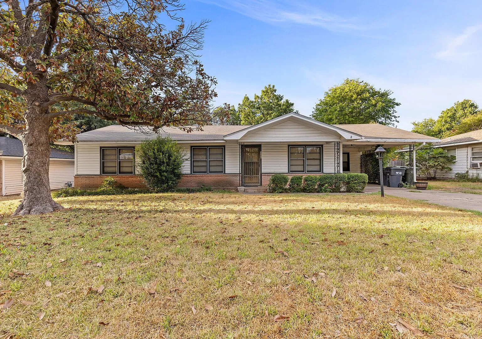 3 Bed 2 Bath For Lease! — Photo 1