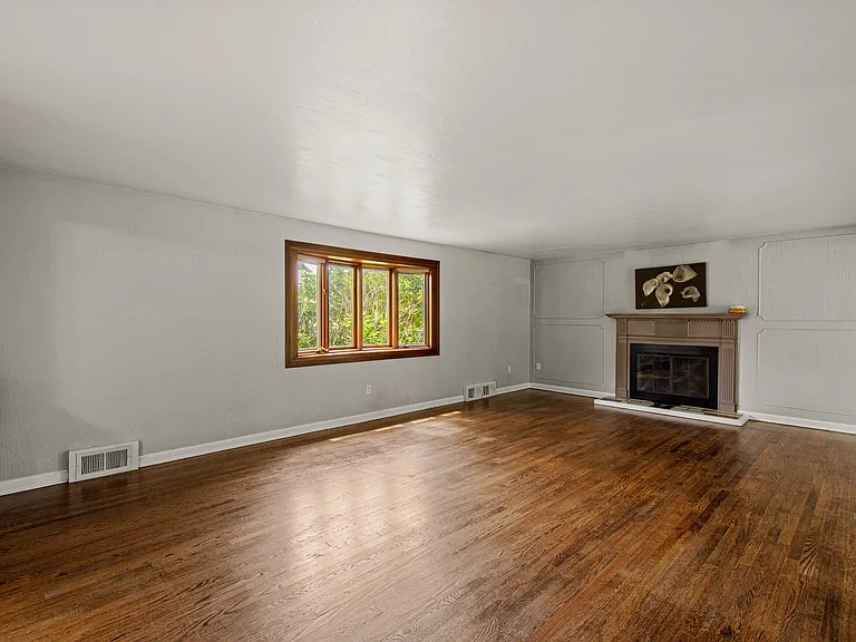 251 Franklin Dr — Photo 4