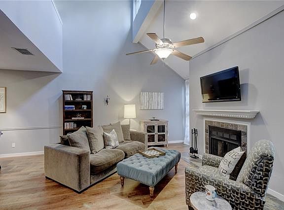 2nd image of 1500 Woodlawn Blvd #302