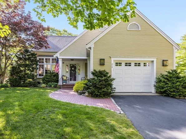 210 Olde Homestead Dr, Barnstable, MA 02630