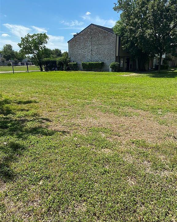 1st image of 6328 Creekbend Dr #88